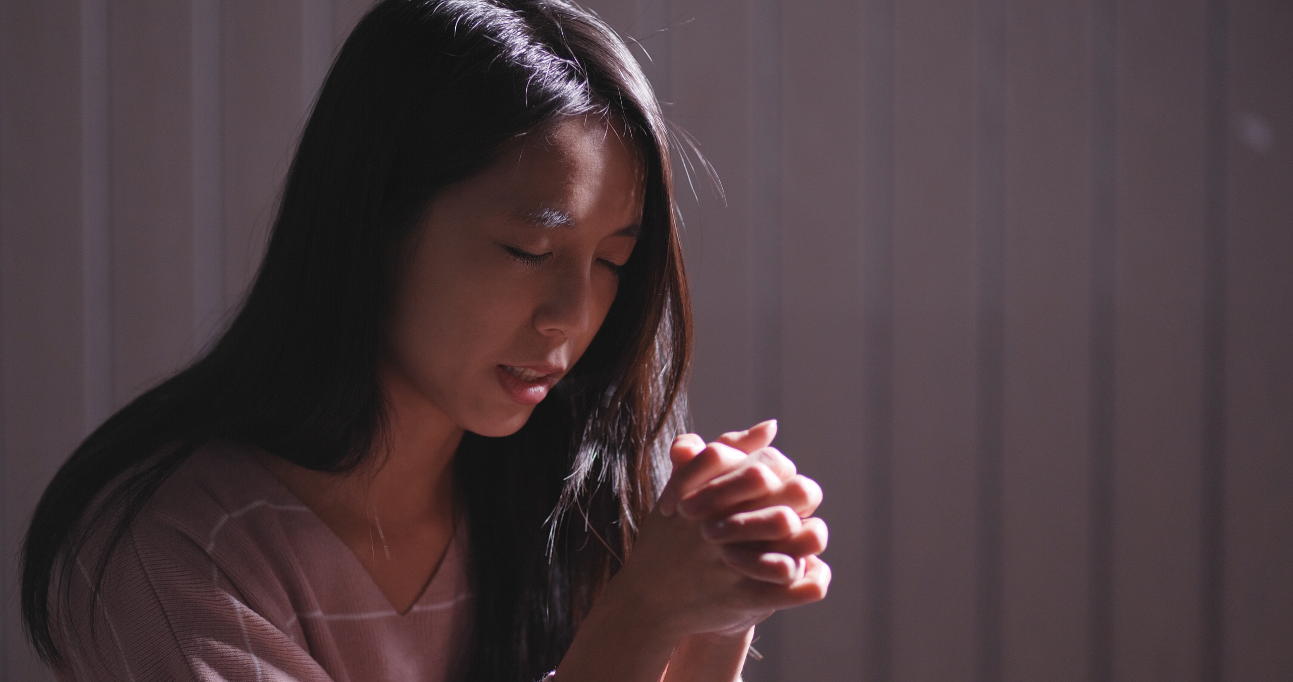 Woman pray to jesus